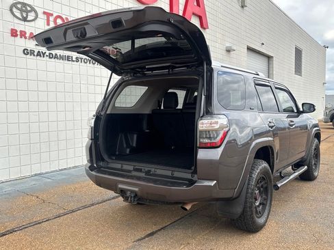 Used 2018 Toyota 4Runner SR5 Premium image 5