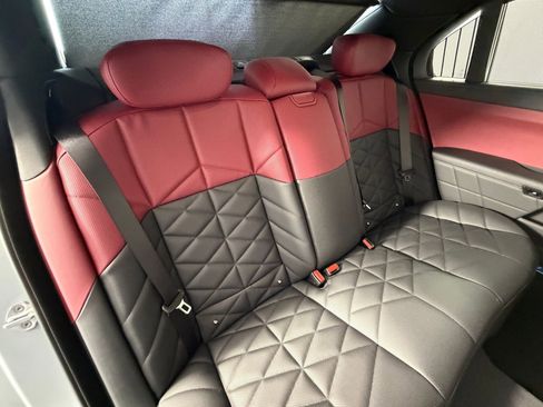 New 2026 BMW 740i w/ Premium Package image 32