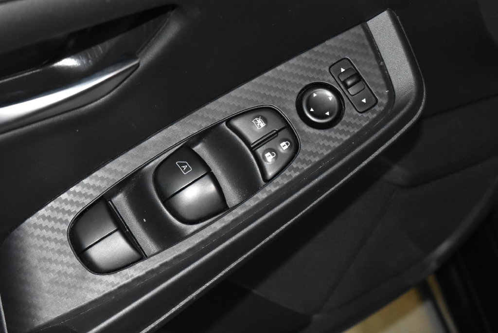 Used 2025 Nissan Sentra SV FWD image 5