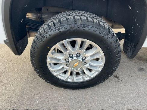 Used 2022 Chevrolet Silverado 2500 High Country image 11