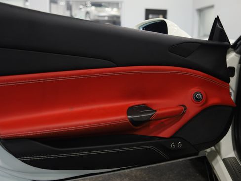 Used 2018 Ferrari 488 GTB RWD image 14