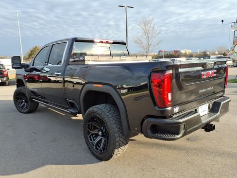Used 2022 GMC Sierra 3500 Denali w/ Denali Black Diamond Edition image 5