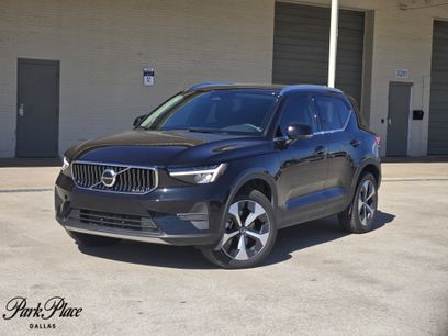 New 2025 Volvo XC40 B5 Core w/ Protection Package Premier