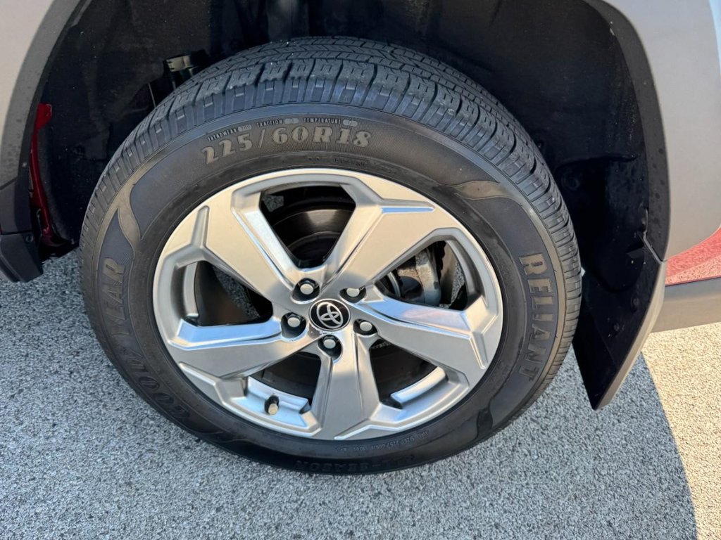 Used 2021 Toyota RAV4 XLE Premium AWD/4WD image 7