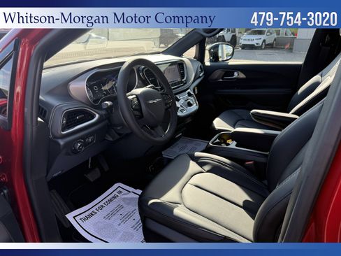 New 2026 Chrysler Pacifica Select image 16