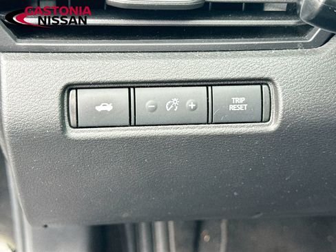 Used 2025 Nissan Altima 2.5 SV FWD image 13
