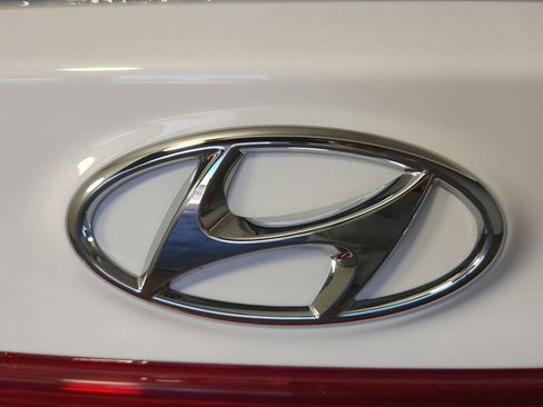 Used 2023 Hyundai Santa Fe SEL image 13