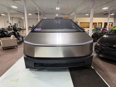 Used 2024 Tesla Cybertruck AWD Crew Cab image 2