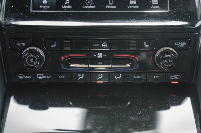 Used 2025 Jeep Grand Cherokee Laredo X w/ Luxury Tech Group I AWD/4WD image 19
