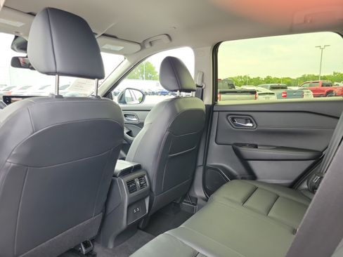 Used 2024 Nissan Rogue SL AWD/4WD image 14