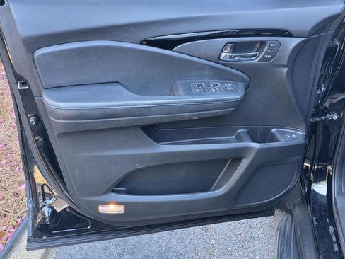 Used 2017 Honda Pilot Touring image 38