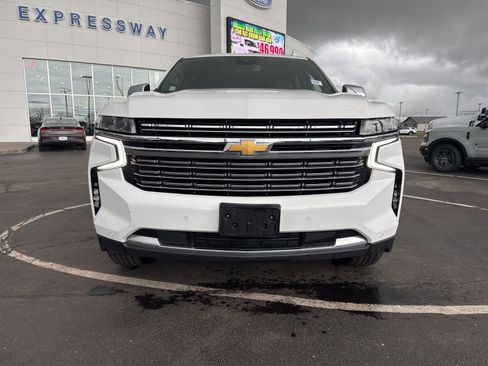 Used 2023 Chevrolet Suburban Premier image 2