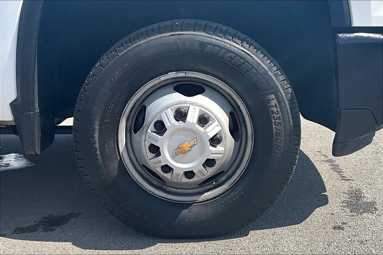 Used 2026 Chevrolet Silverado 3500 W/T AWD/4WD image 8