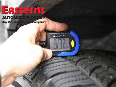 Used 2024 Jeep Wagoneer L Series II w/ Flexible Seating Group RWD image 31