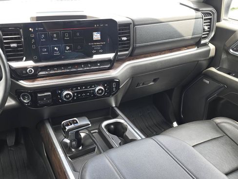 Used 2024 GMC Sierra 1500 SLT AWD/4WD image 12