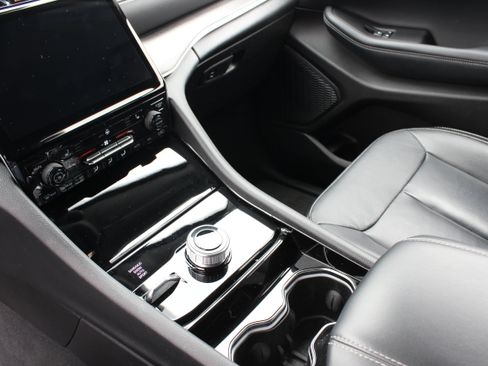 Used 2023 Jeep Grand Cherokee Limited image 16