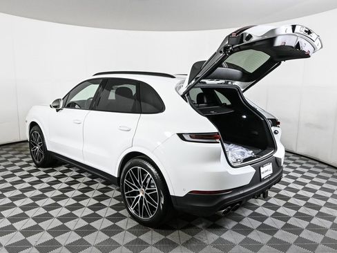 New 2025 Porsche Cayenne image 40