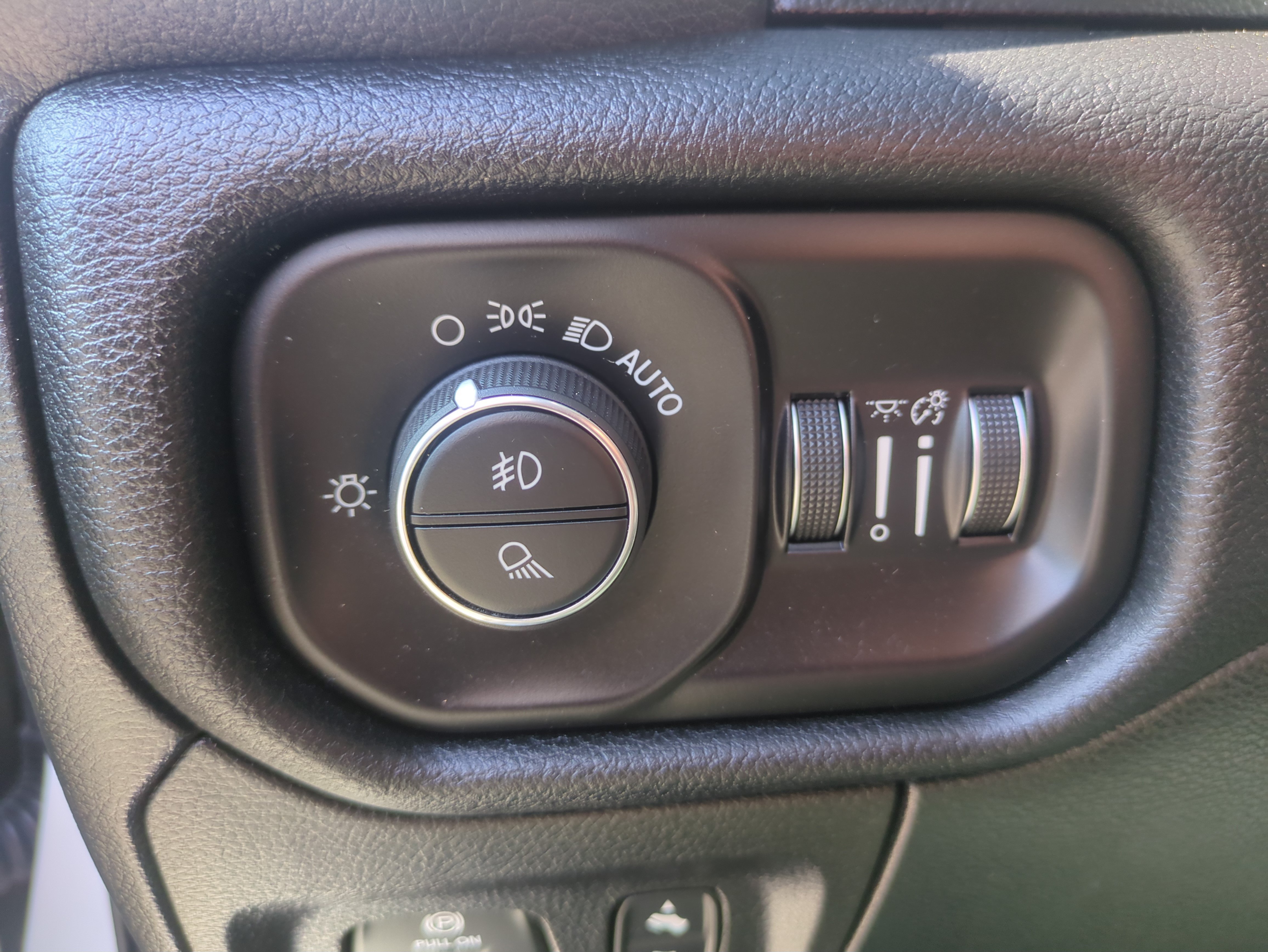 Used 2022 RAM 1500 Laramie AWD/4WD image 12