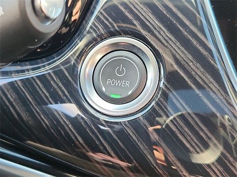 Certified 2025 Cadillac XT6 Premium Luxury image 27