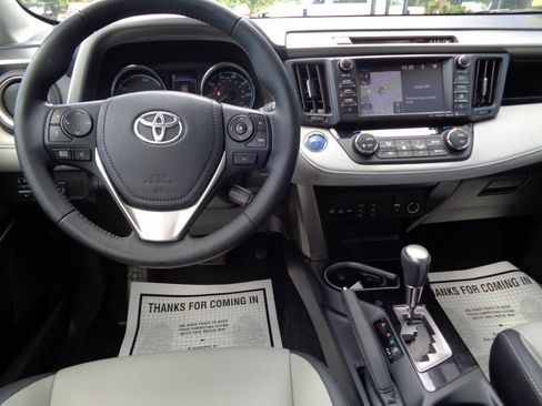 Used 2018 Toyota RAV4 Limited AWD/4WD image 11