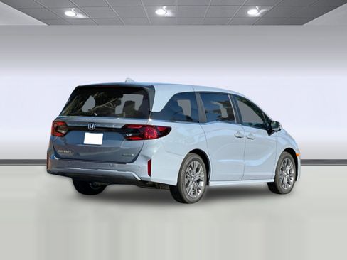 New 2026 Honda Odyssey Touring image 8