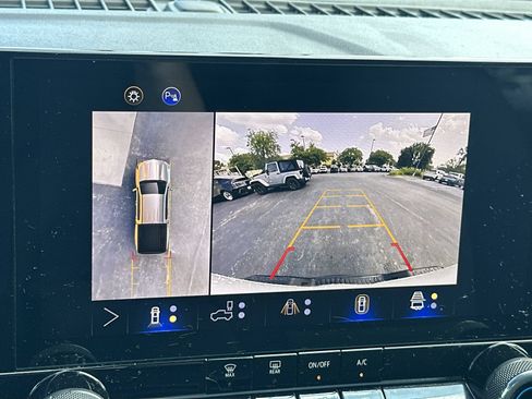 Used 2024 Chevrolet Colorado Trail Boss w/ Technology Package AWD/4WD image 27