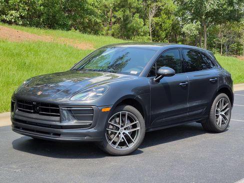 Certified 2026 Porsche Macan AWD/4WD image 1