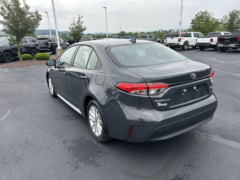 Used 2023 Toyota Corolla LE w/ LE Convenience Package FWD image 5