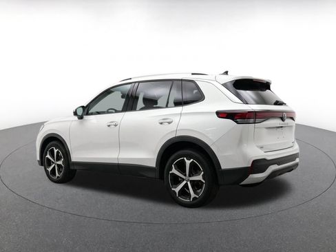 Used 2026 Volkswagen Tiguan SE AWD/4WD image 6