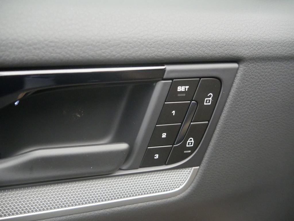 Certified 2026 Porsche Cayenne AWD/4WD image 18