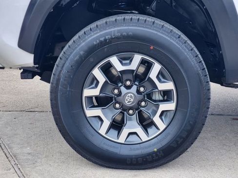 Used 2023 Toyota Tacoma TRD Off-Road image 8