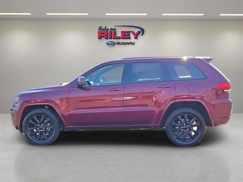 Used 2019 Jeep Grand Cherokee Altitude image 2