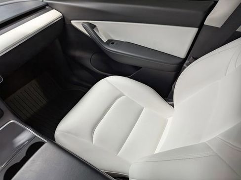 Used 2022 Tesla Model Y Performance image 8