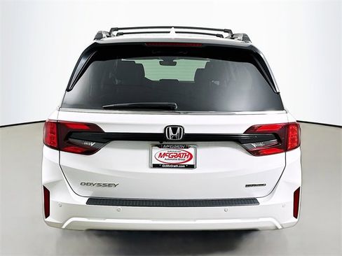 Certified 2026 Honda Odyssey Touring image 19