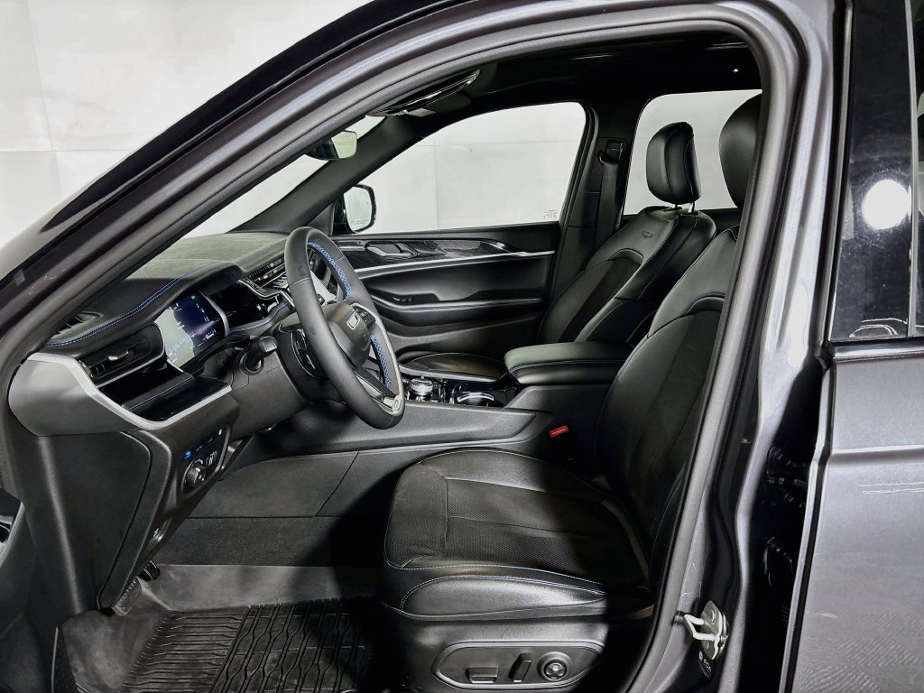 Used 2023 Jeep Grand Cherokee Trailhawk w/ Advanced Protech Group II AWD/4WD image 12