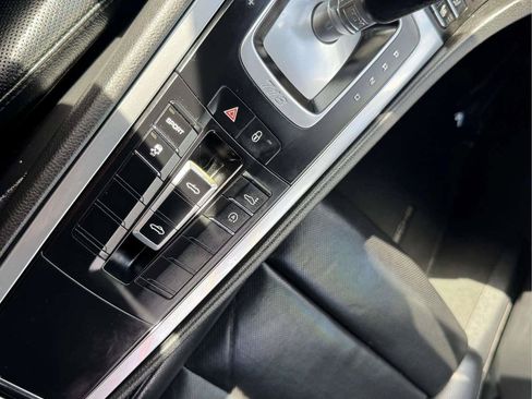 Used 2018 Porsche 718 Boxster RWD image 34
