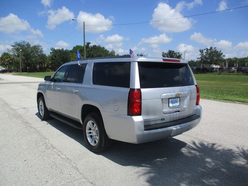 Used 2018 Chevrolet Suburban LT RWD image 5