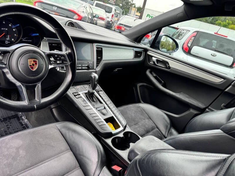 Used 2017 Porsche Macan GTS AWD/4WD image 23