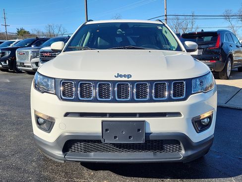 Used 2017 Jeep Compass Latitude image 2