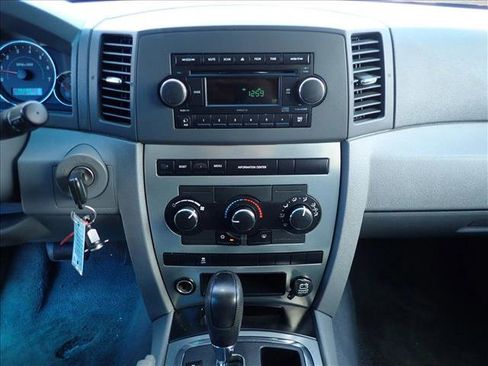Used 2007 Jeep Grand Cherokee Laredo AWD/4WD image 16