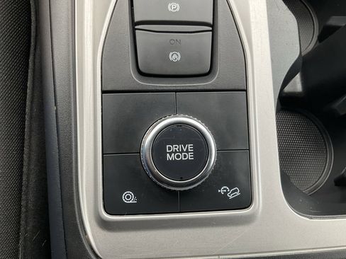 Used 2022 Ford Explorer XLT image 7