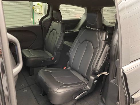 New 2026 Chrysler Pacifica Select FWD image 16