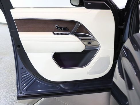 Used 2024 Land Rover Range Rover SE image 18