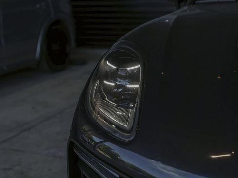 Certified 2026 Porsche Macan AWD/4WD image 11