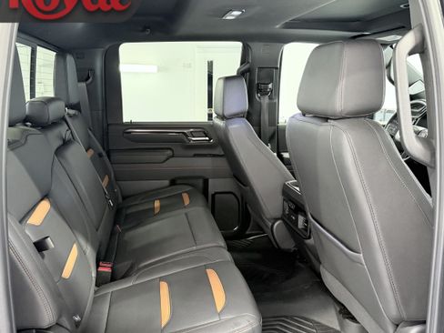 Used 2024 GMC Sierra 2500 AT4 w/ AT4 Preferred Package AWD/4WD image 17