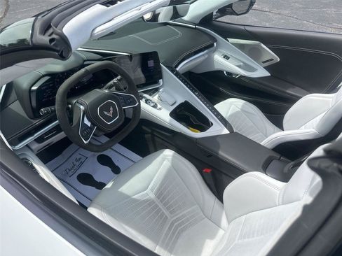 Used 2024 Chevrolet Corvette Stingray Premium Conv w/ Z51 Performance Package RWD image 35