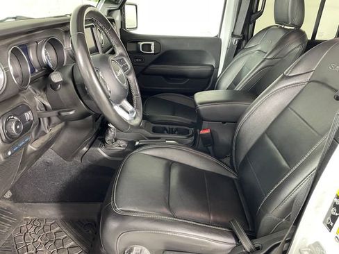 Used 2023 Jeep Wrangler Unlimited Sahara w/ Cold Weather Group AWD/4WD image 2