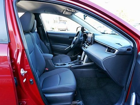 Used 2022 Toyota Corolla Cross LE FWD image 12