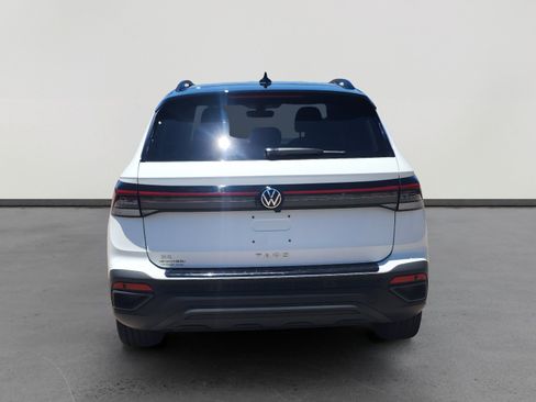 Used 2025 Volkswagen Taos SE FWD image 4