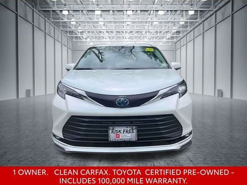 Certified 2024 Toyota Sienna XLE FWD image 2